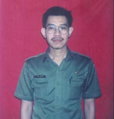 Ahmads65, Tampan berkacamata