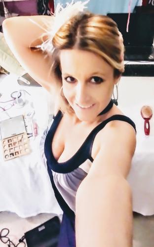 Woman seeking man sydney
