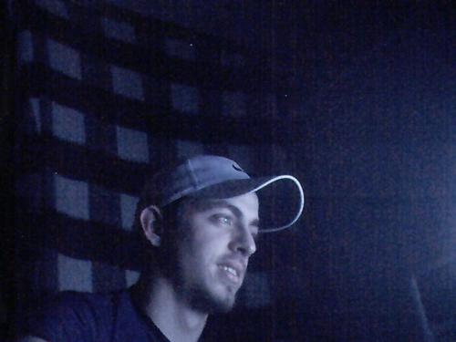 Crazyguy85, looking for Relationship or maybe more